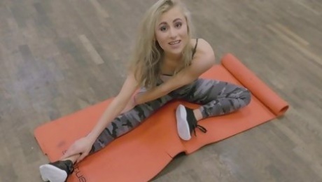 Blonde beauty loves to shake cock down at the gym