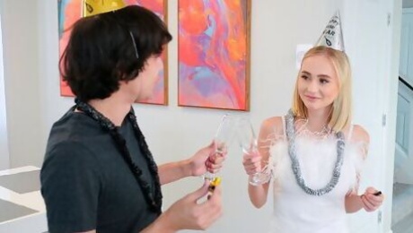 Magnificent Alicia Williams at oral sex