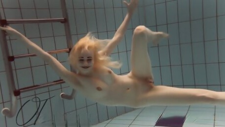 Blonde Babe Okuneva Shaved Pussy Underwater Swimming